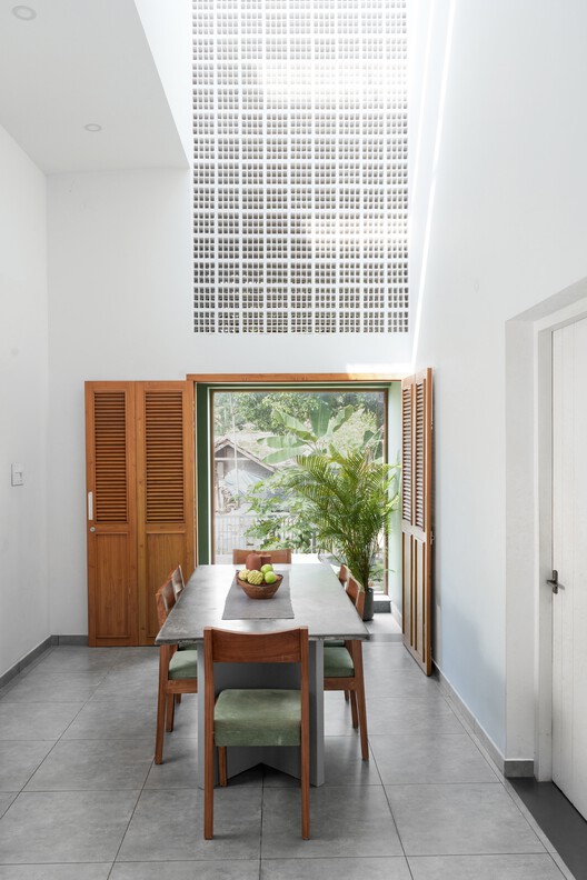 House of Heights / Idam Design Studio - Фотография интерьера, Столовая, Дерево