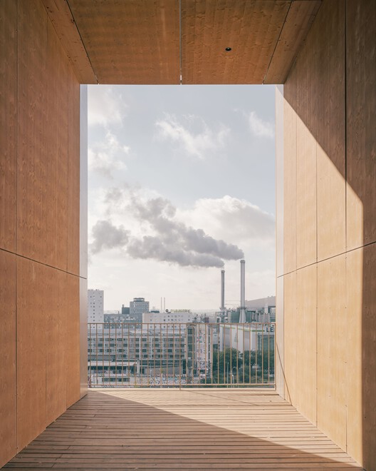 Wood Up Tower / LAN Architecture — Фотография интерьера