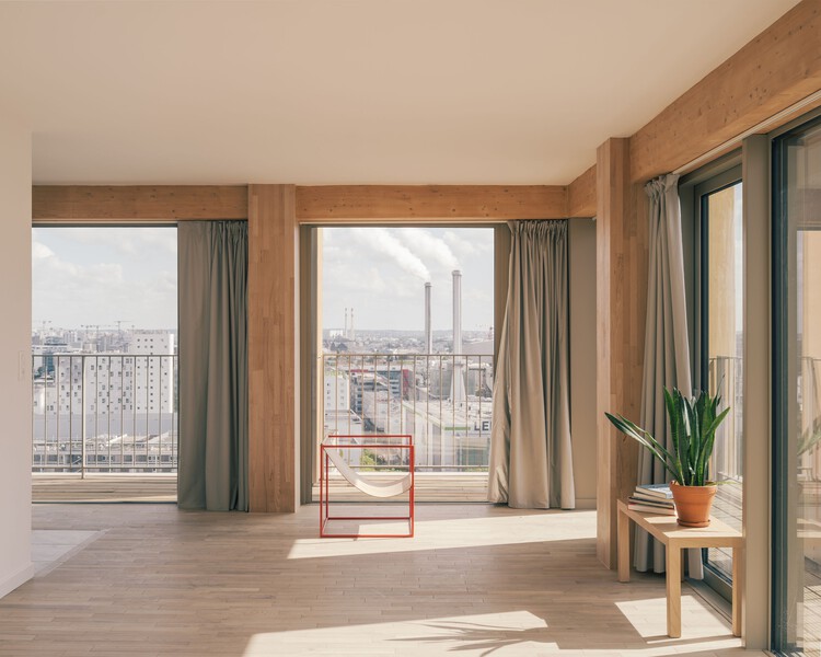 Wood Up Tower / LAN Architecture — Фотография интерьера, дерево, балкон