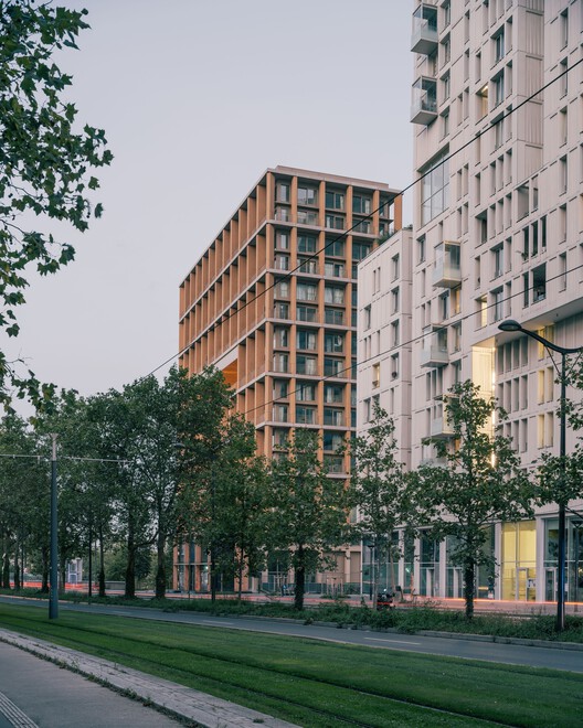 Wood Up Tower / LAN Architecture – Экстерьерная фотография, фасад