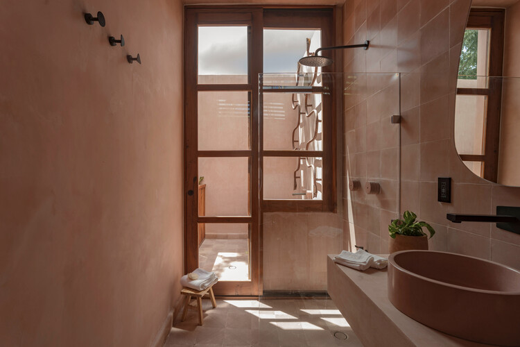La Casa Rosa / NKN Studio - Фотография интерьера, ванная комната, раковина