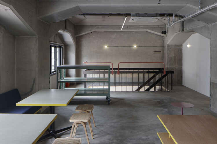 Пивоварня Hibi Hitoawa / Hidenori Tsuboi Architects - Фотография интерьера, освещение
