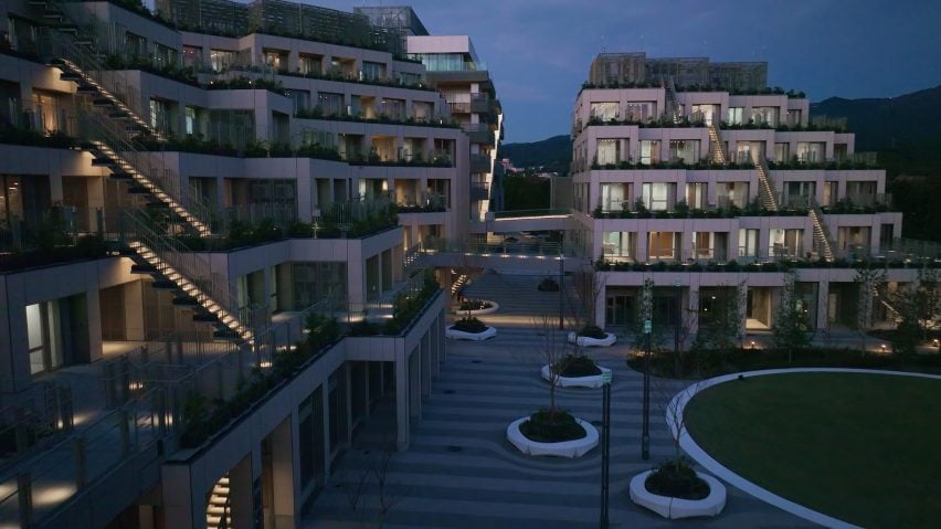 Дома у площади в Woven City от Toyota