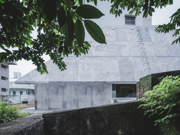 Хижина-пирамида / IGArchitects - Экстерьерная фотография, Бетон