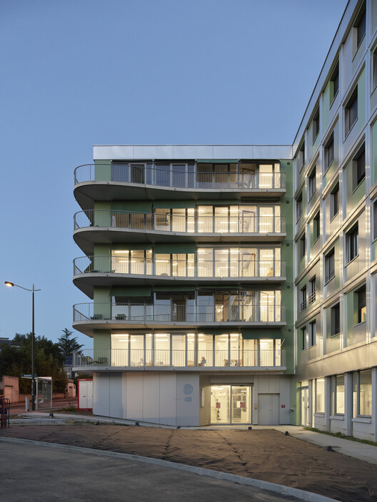 Реконструкция студенческого общежития в Нанте / Guinée et Potin Architects - Экстерьерная фотография, стекло, бетон, балкон