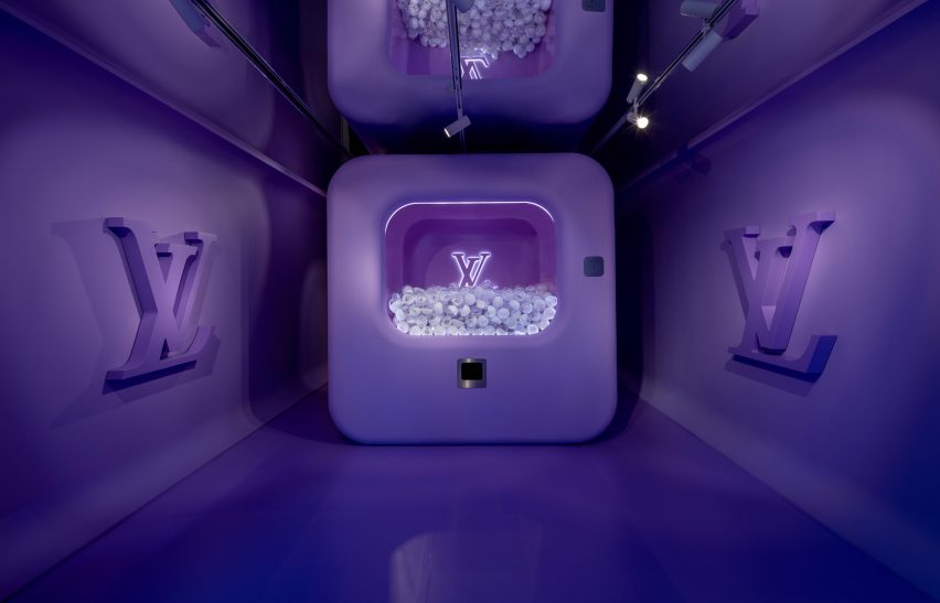 Всплывающее окно Louis Vuitton Мураками