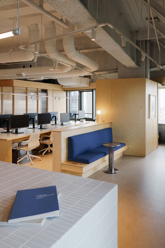 KUBRICK Office / InOrder Studio - Фотография интерьера, кухня, освещение, стол, стул