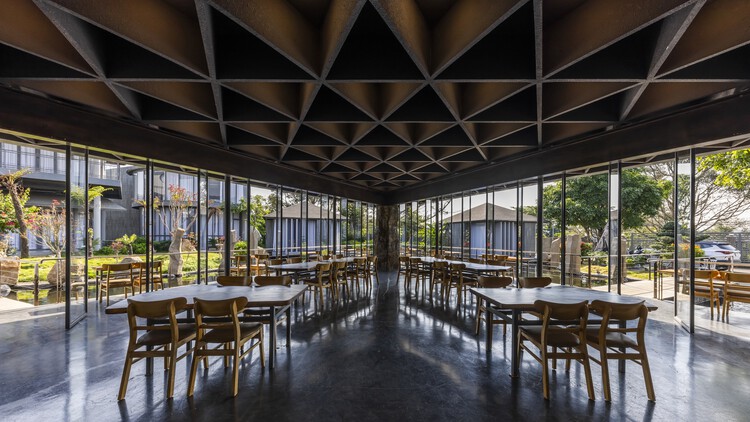 La Do Coffee / SPNG Architects - Фотография интерьера, Столовая, Дерево