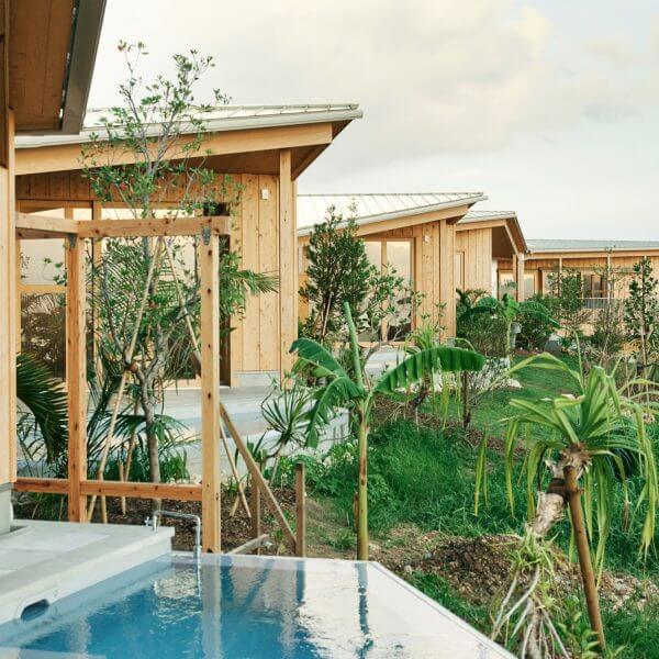 Гостевые дома Yawn Yard облицованы местной древесиной от Schemata Architects