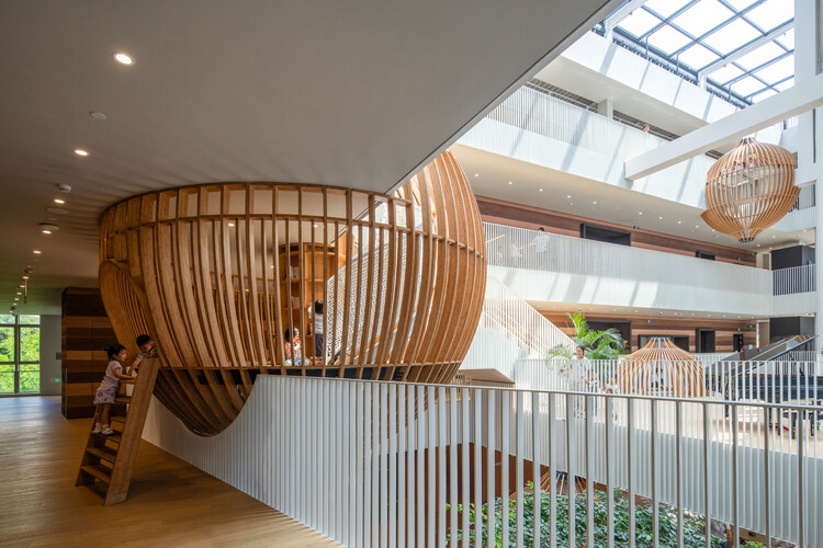 Cheer Kindergarten / HIBINOSEKKEI + Youji no Shiro - Фотография интерьера, дерево