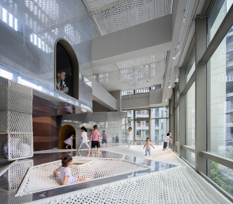 Cheer Kindergarten / HIBINOSEKKEI + Youji no Shiro - Фотография интерьера, кухни, стекла
