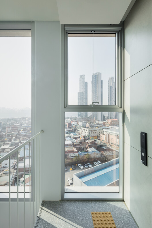 A-Building / LIFE Architects - Фотография интерьера, стекло, балкон