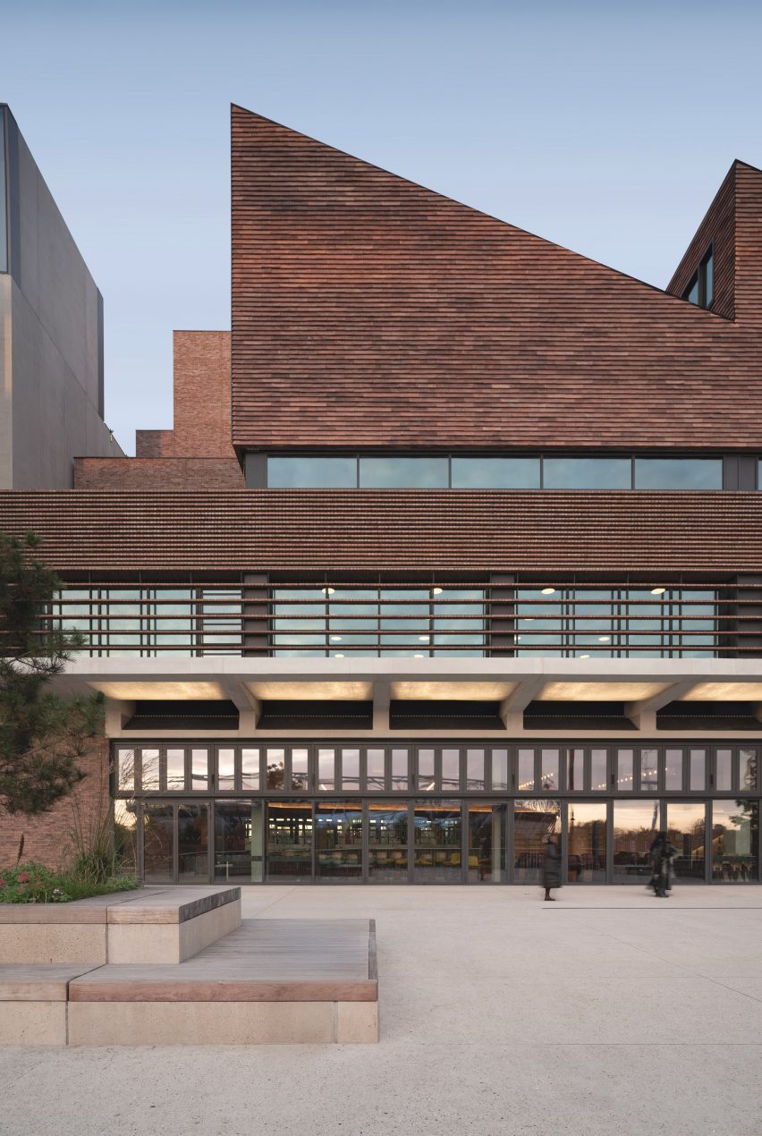 Кирпич Sadler's Wells East от О'Доннелла + Туоми
