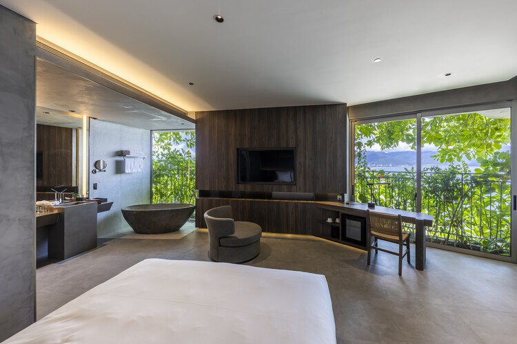 M Hotel / Ho Khue Architects — Фотография интерьера, стул, балкон