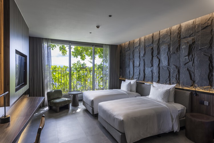 M Hotel / Ho Khue Architects — Фотография интерьера спальни