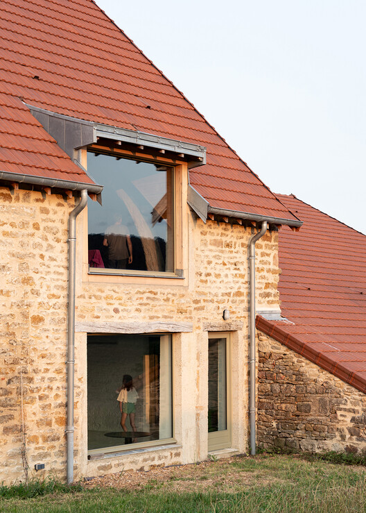Реконструкция и переоборудование фермы La Grange Burgundy / Le Dévehat Vuarnesson Architectes - Фотография экстерьера, кирпич