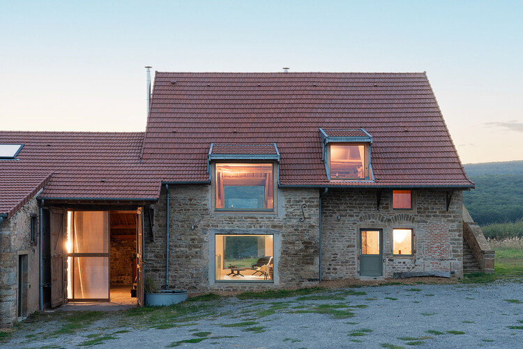 Реконструкция и переоборудование фермы La Grange Burgundy / Le Dévéhat Vuarnesson Architectes - Экстерьерная фотография