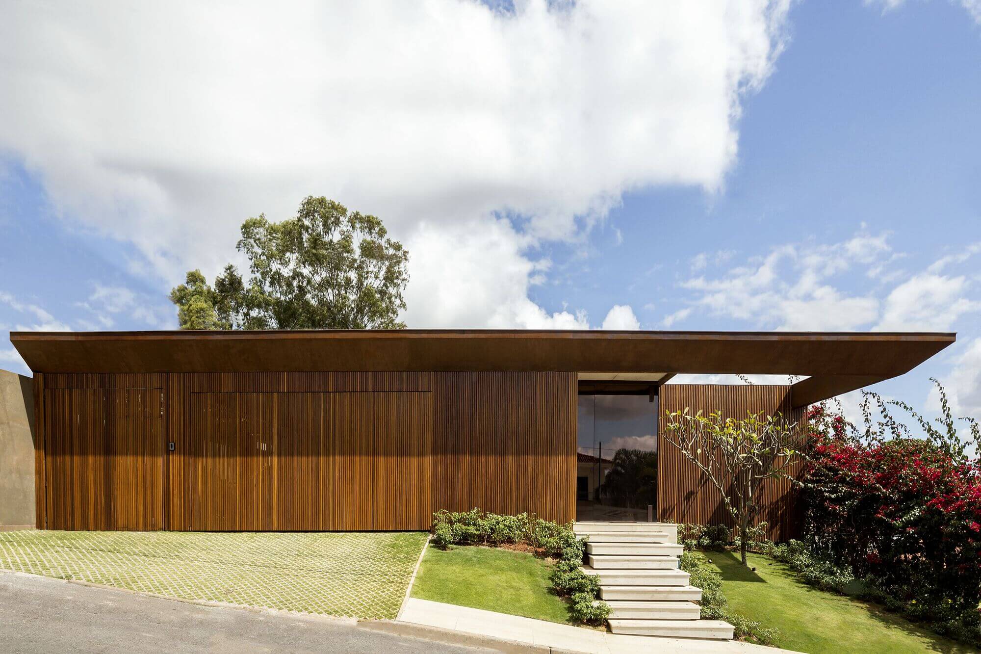 Дом Дезессете/Студия Gontijo Arquitetura