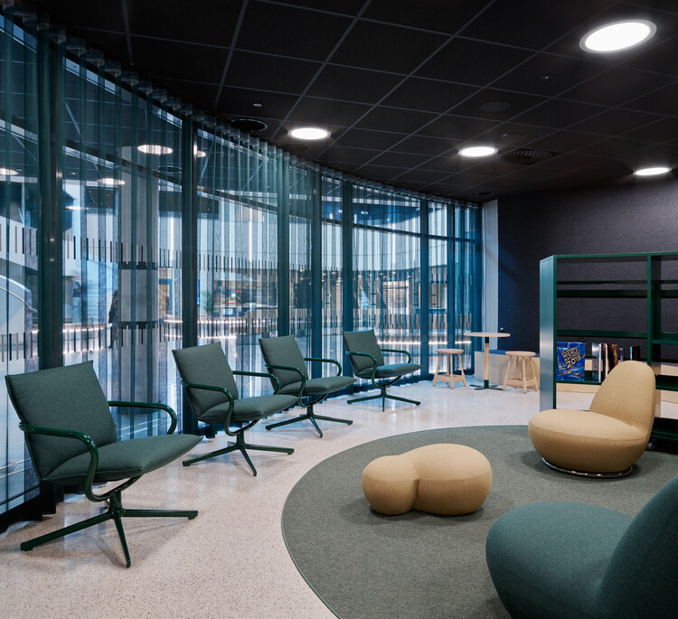 Lundbyskolan / D Office arkitekter - Фотография интерьера, гостиная, стул, стекло