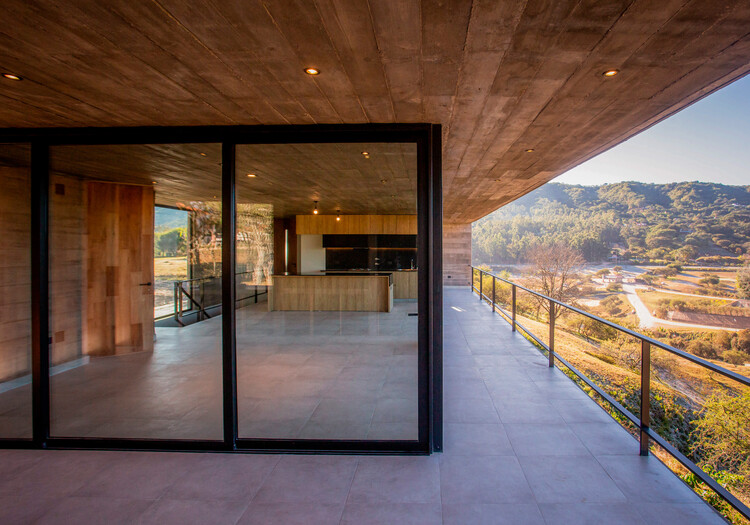 House Victoria / MedinaMas/Arq - Фотография интерьера, дерево