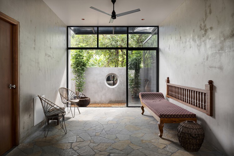 TropiBox Kochi House / TAB/Бюро тропической архитектуры - Фотография интерьера, стул