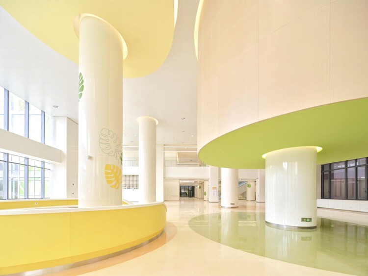 Кампус Шэньчжэньской детской больницы Лунхуа / Chubo Design + Nickl & Partner Architekten - Фотография интерьера, стекло