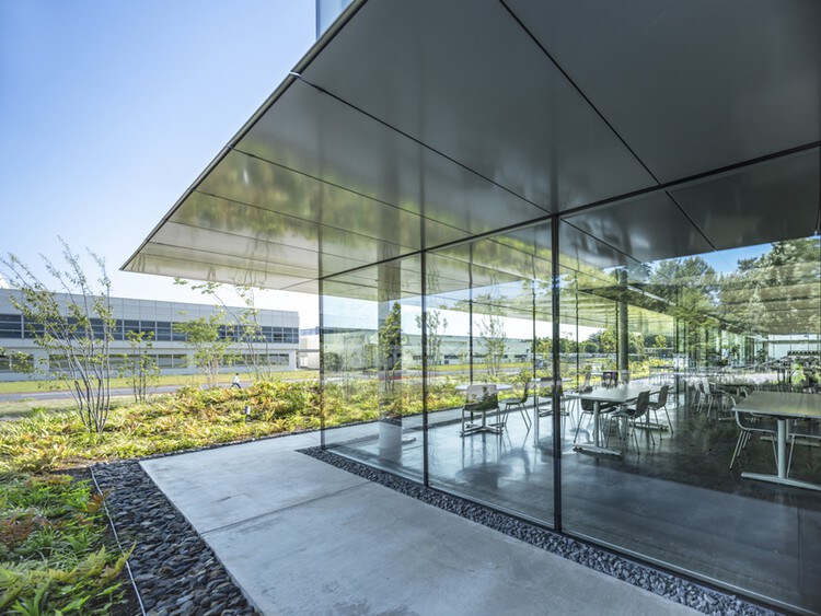 Кафетерий и офис промышленного парка Эйсай Кавасима / TAISEI DESIGN Planners Architects & Engineers — Изображение 3 из 28