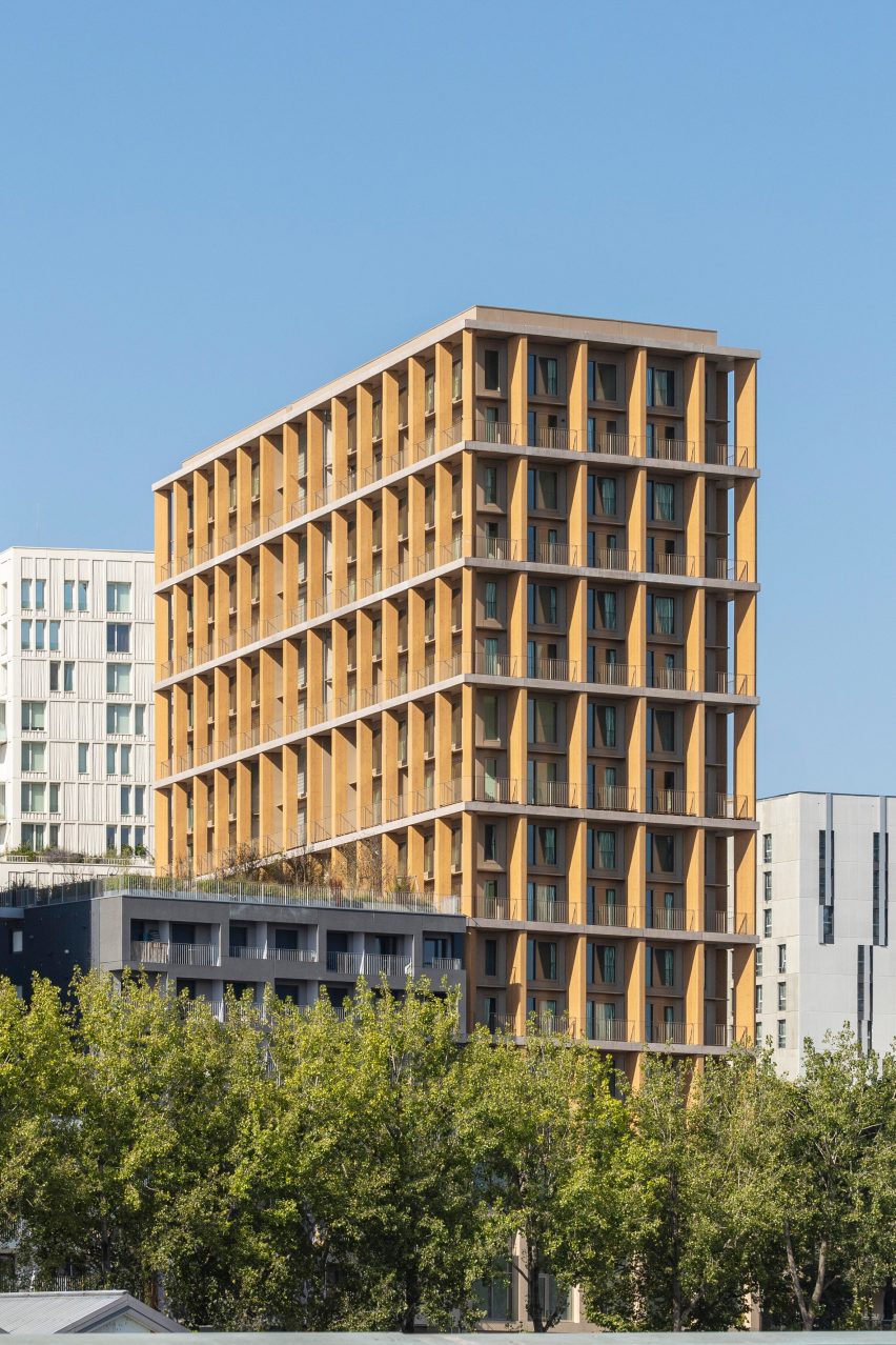 Вид сбоку на Wood Up Tower по локальной сети