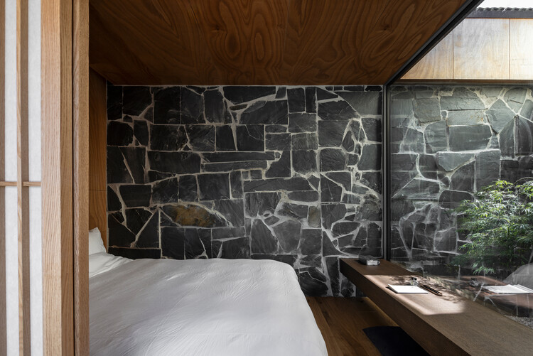 Gitti / STAY Architects - Фотография интерьера, спальня, дерево