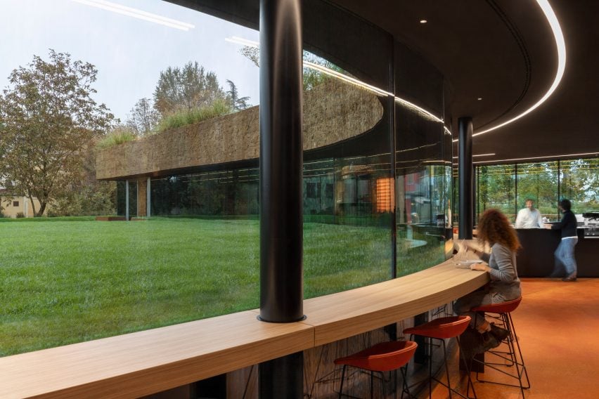 Барная стойка ресторана Mutti от Carlo Ratti Associati