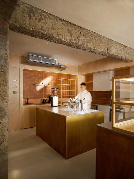 Peckish Bakery / guudpin design — Фотография интерьера, кухня, дерево, освещение, столешница