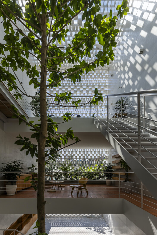 Дом Вунгтау / Sanuki Daisuke Architects - Экстерьерная фотография, Балкон