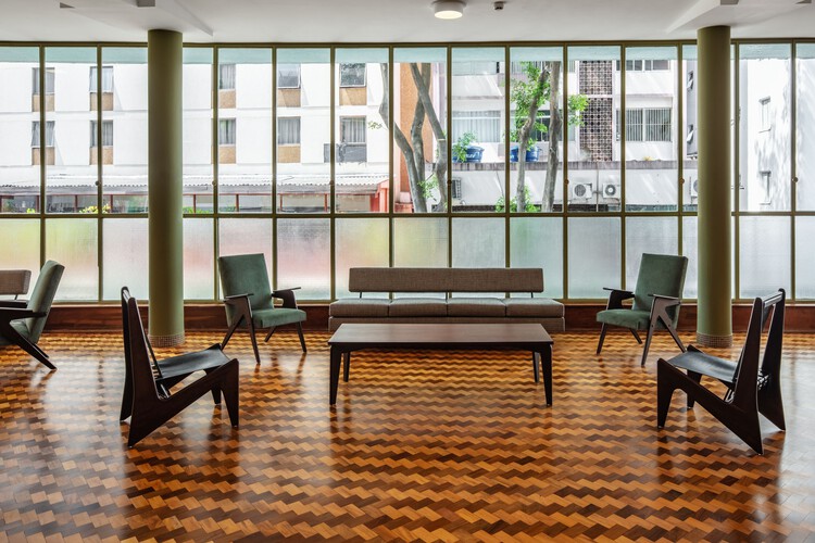 Cultura Artística / Pedro e Paulo Bruna Arquitetos Associados - Фотография интерьера, гостиная, стул