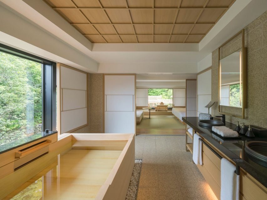 Ванная комната люкса в Banyan Tree Higashiyama Kyoto