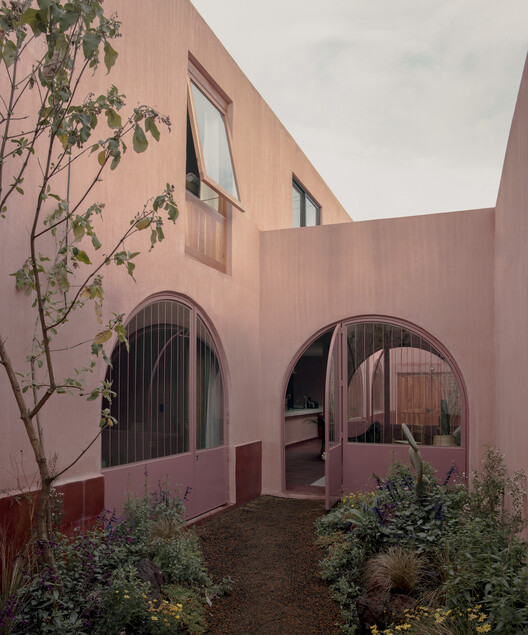 Casa Zempoala / ode - Фотография Экстерьера, Арка, Бетон, Аркада