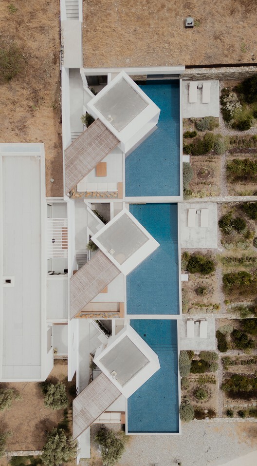 Pnoēs Tinos Design Holiday Villas / Aristides Dallas Architects — изображение 2 из 31