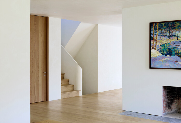 Sutton House / Pelletier De Fontenay - Фотография интерьера, лестница, дерево