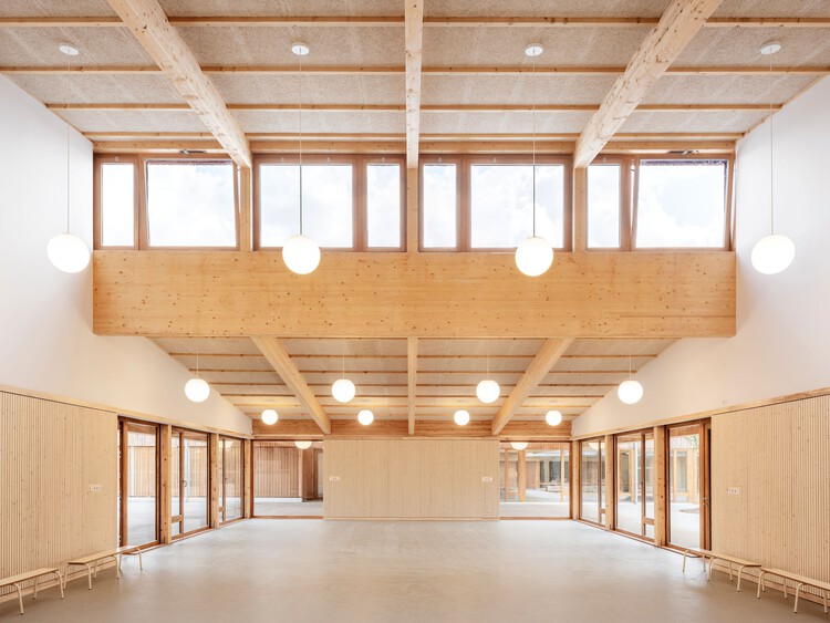 Детский сад и Центр Эльзы Триоле / Richter Architects - Фотография интерьера, дерево