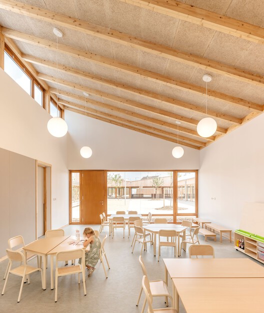 Детский сад и центр Эльзы Триоле / Richter Architects - Фотография интерьера, Столовая