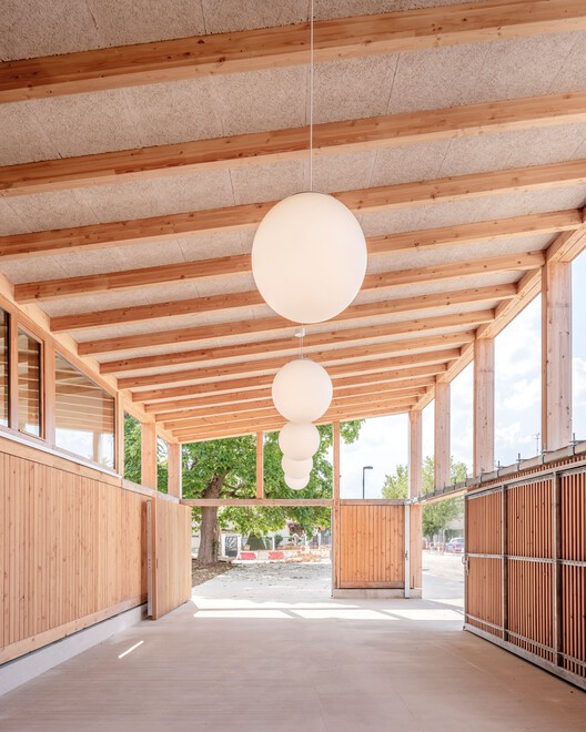 Детский сад и Центр Эльзы Триоле / Richter Architects - Фотография интерьера, дерево