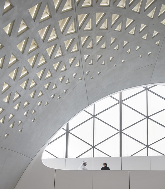 Штаб-квартира BEEAH / Zaha Hadid Architects — фотография интерьера, освещение, балка, сталь