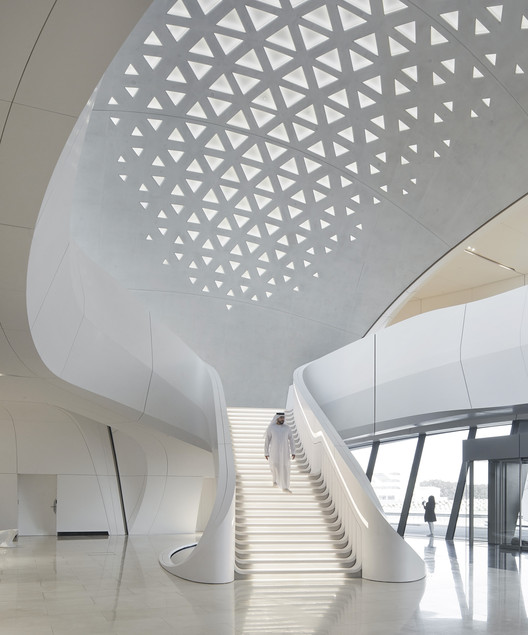 Штаб-квартира BEEAH / Zaha Hadid Architects – Фотография интерьера, лестницы