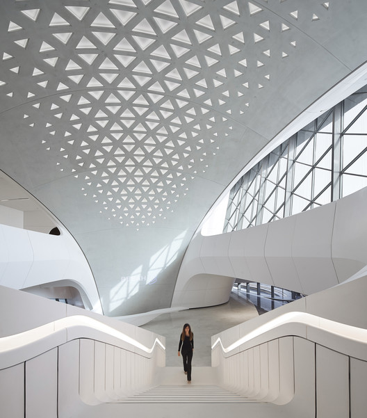 Штаб-квартира BEEAH / Zaha Hadid Architects – внутренняя фотография, освещение