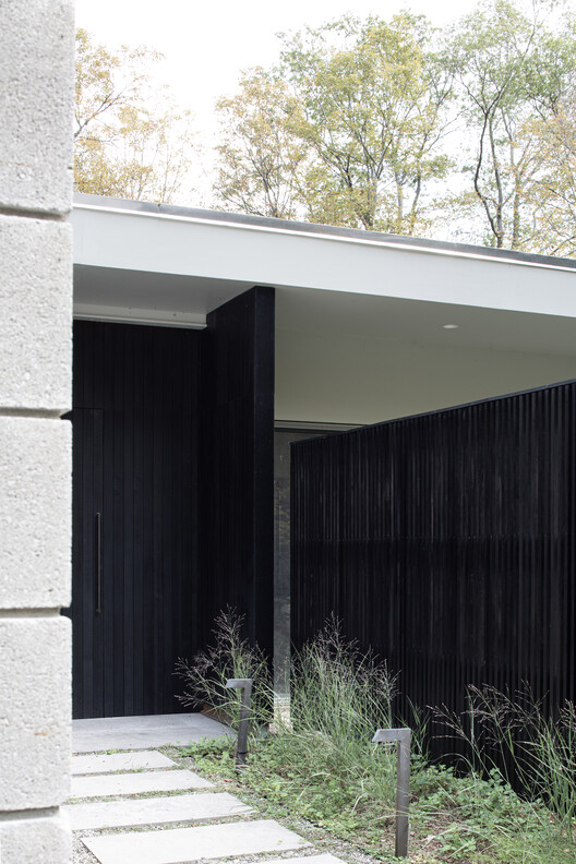 CS Residence / TAKATINA - Фотография интерьера, дерево, бетон