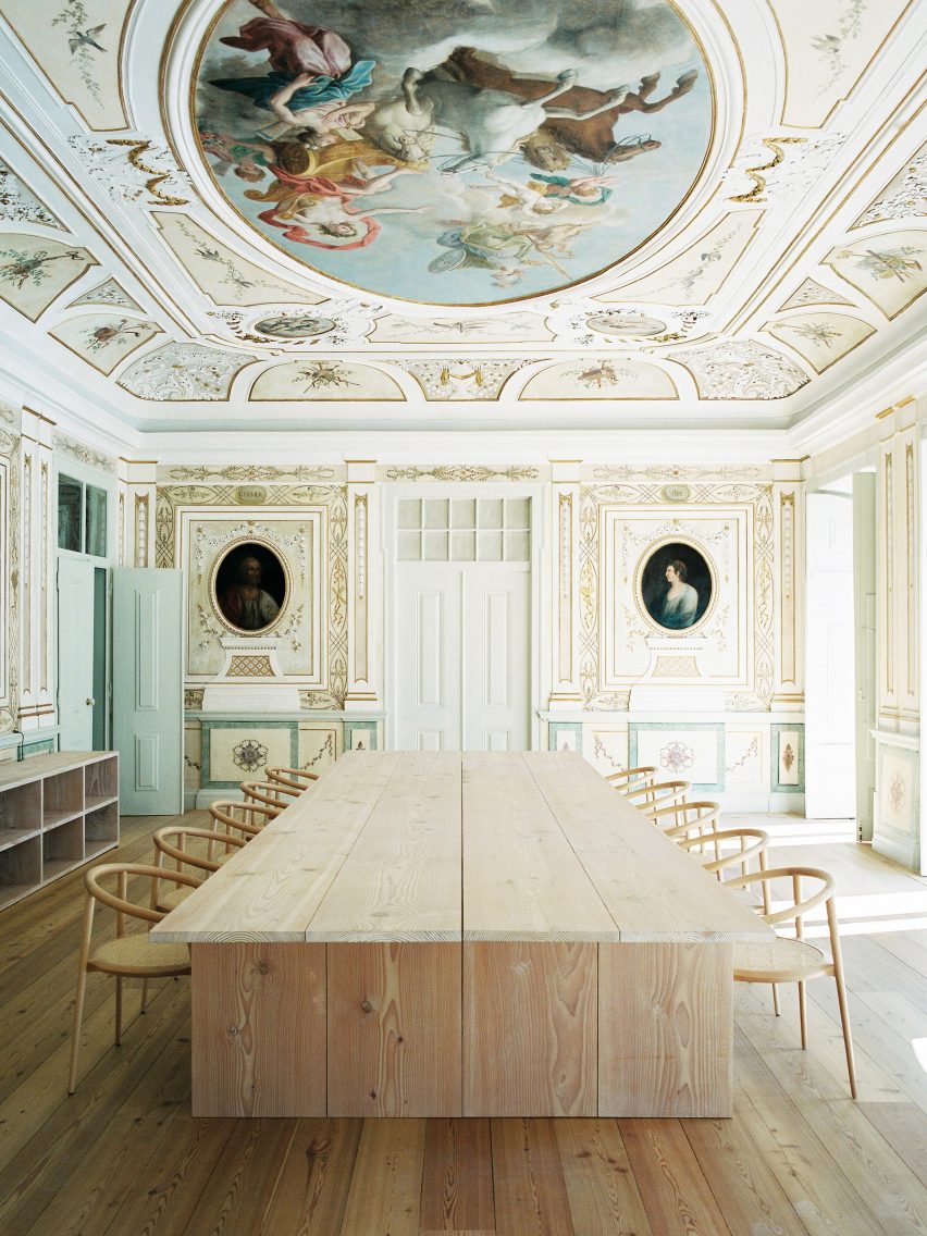 Интерьер Atelier Cecílio de Sousa, студии Айреса Матеуса, созданной по собственному проекту.