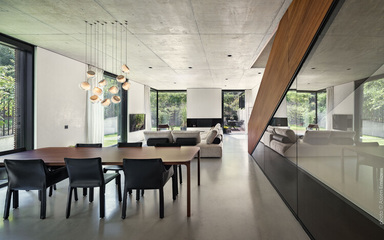 House of the Rising Meadow / I/O Architects - Фотография интерьера, Столовая, Дерево, Стол, Стул, Стекло