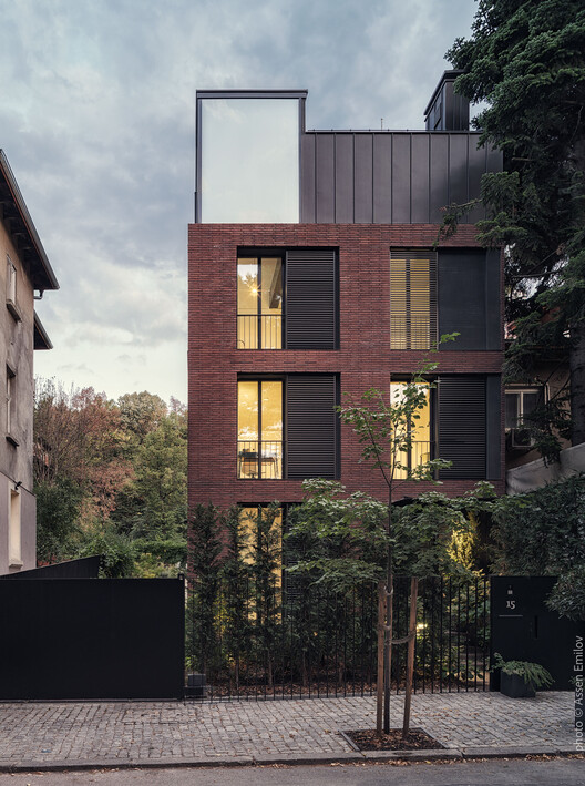 House of the Rising Meadow / I/O Architects — фотография экстерьера, кирпич