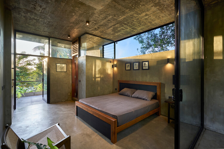 Художественная студия Path и персонализированная резиденция / Dishna Thilanka Architects - Фотография интерьера, спальня, балка