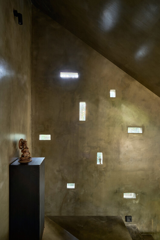 Художественная студия Path и персонализированная резиденция / Dishna Thilanka Architects - Фотография интерьера, освещение