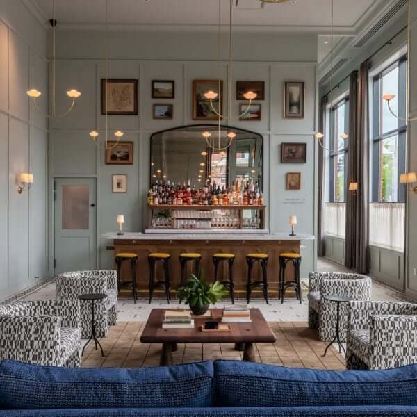 «Суровое очарование штата Мэн» сообщает The Longfellow Hotel by Post Company